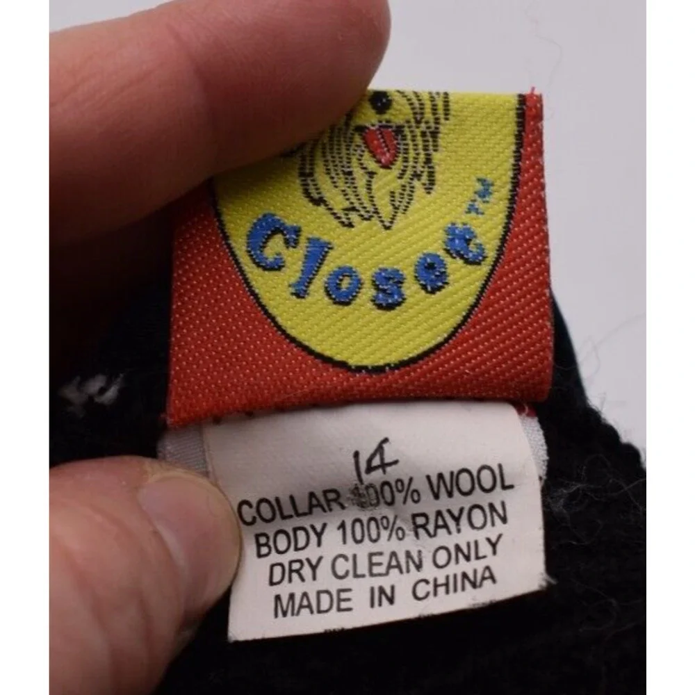 Maxs Closet holes cat
